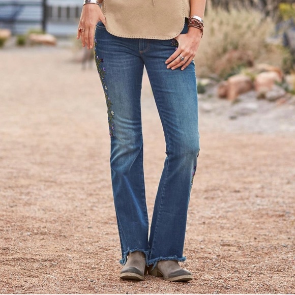 DRIFTWOOD Denim - Driftwood Eva blue floral embroidered raw hem jeans